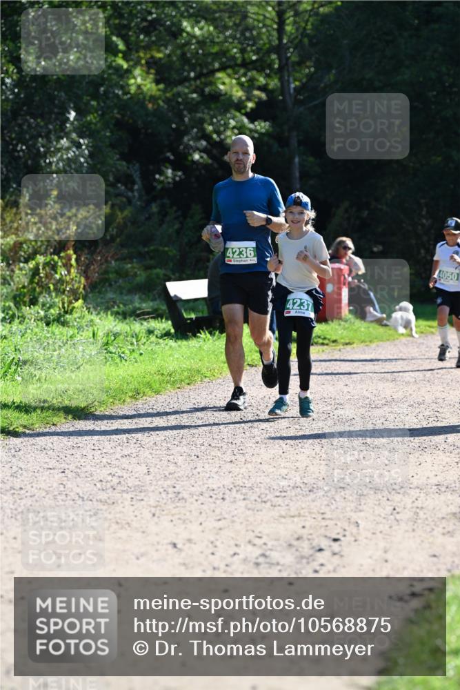 27.09.2026 - 35. Volkslauf durch das schöne Alstertal Dr. Thomas Lammeyer http://msf.ph/oto/10568875 27.09.2026 10:55:07 Laufen 4236, 4237, 4050 meine-sportfotos.de