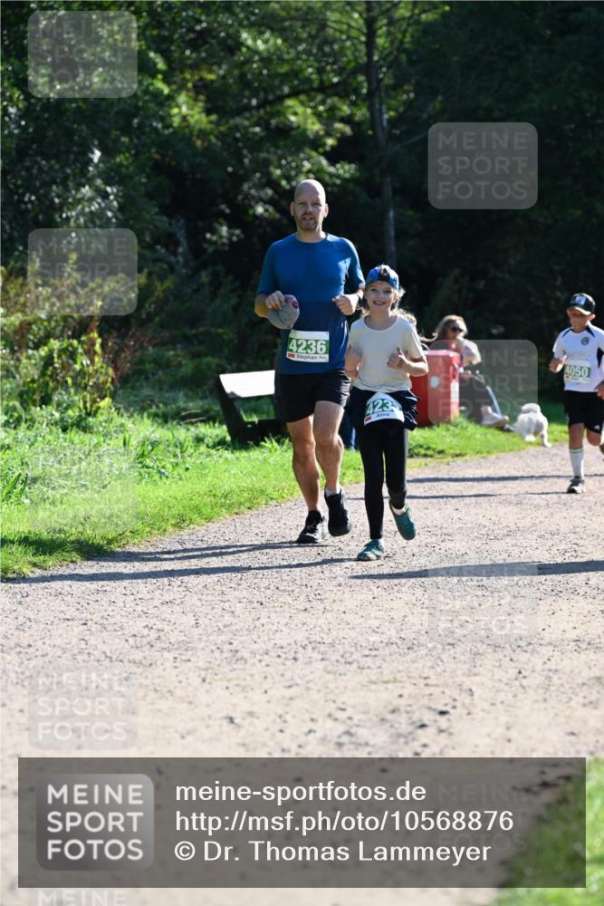 27.09.2026 - 35. Volkslauf durch das schöne Alstertal Dr. Thomas Lammeyer http://msf.ph/oto/10568876 27.09.2026 10:55:07 Laufen 4236, 423, 4050 meine-sportfotos.de