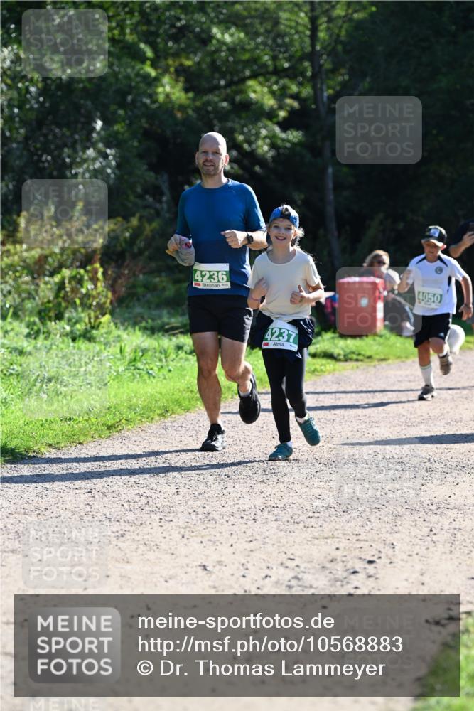 27.09.2026 - 35. Volkslauf durch das schöne Alstertal Dr. Thomas Lammeyer http://msf.ph/oto/10568883 27.09.2026 10:55:08 Laufen 4236, 4237, 4050 meine-sportfotos.de