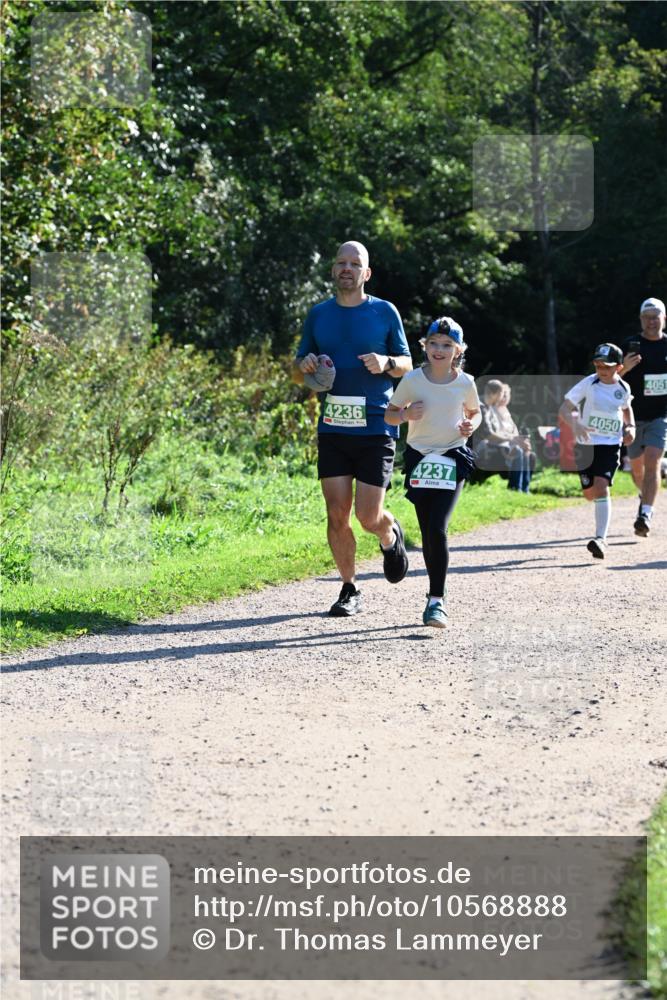 27.09.2026 - 35. Volkslauf durch das schöne Alstertal Dr. Thomas Lammeyer http://msf.ph/oto/10568888 27.09.2026 10:55:09 Laufen 4236, 4237, 4050, 4051 meine-sportfotos.de