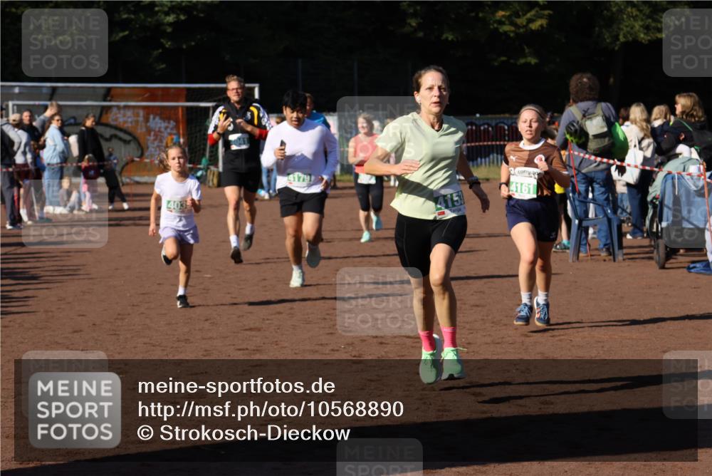 27.09.2026 - 35. Volkslauf durch das schöne Alstertal Strokosch-Dieckow http://msf.ph/oto/10568890 27.09.2026 11:00:23 Ziel 4039, 4041, 4080, 4093, 4095, 4153, 4161, 4179 meine-sportfotos.de
