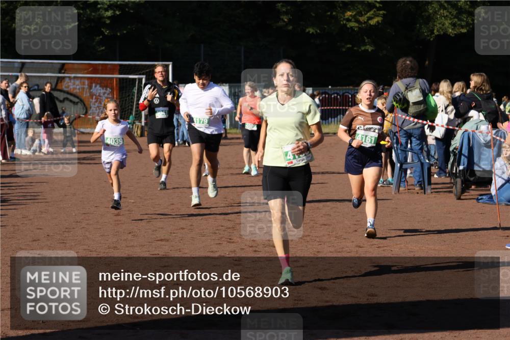 27.09.2026 - 35. Volkslauf durch das schöne Alstertal Strokosch-Dieckow http://msf.ph/oto/10568903 27.09.2026 11:00:23 Ziel 4039, 4041, 4080, 4093, 4095, 4153, 4161, 4179 meine-sportfotos.de