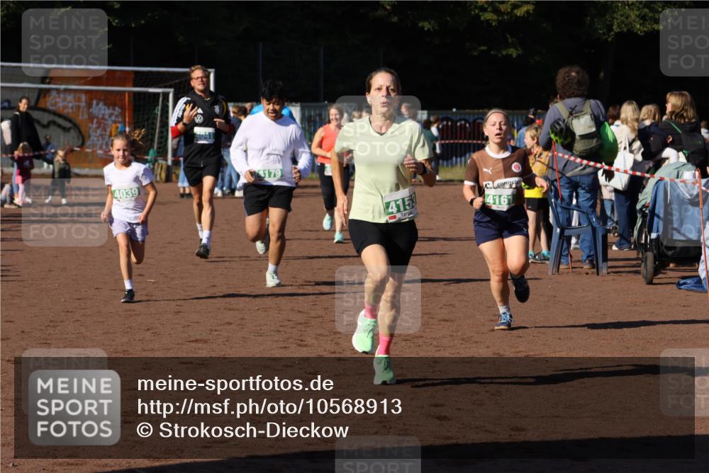 27.09.2026 - 35. Volkslauf durch das schöne Alstertal Strokosch-Dieckow http://msf.ph/oto/10568913 27.09.2026 11:00:22 Ziel 4039, 4041, 4080, 4093, 4095, 4153, 4161, 4179 meine-sportfotos.de