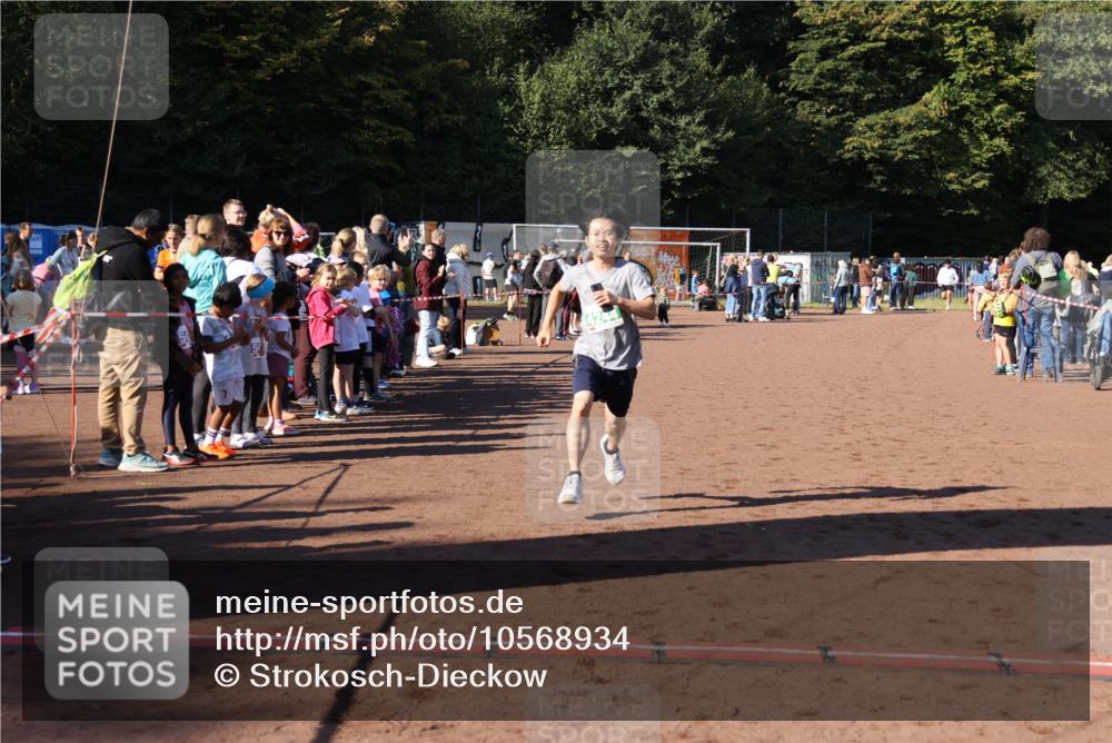 27.09.2026 - 35. Volkslauf durch das schöne Alstertal Strokosch-Dieckow http://msf.ph/oto/10568934 27.09.2026 11:00:07 Ziel 4244 meine-sportfotos.de