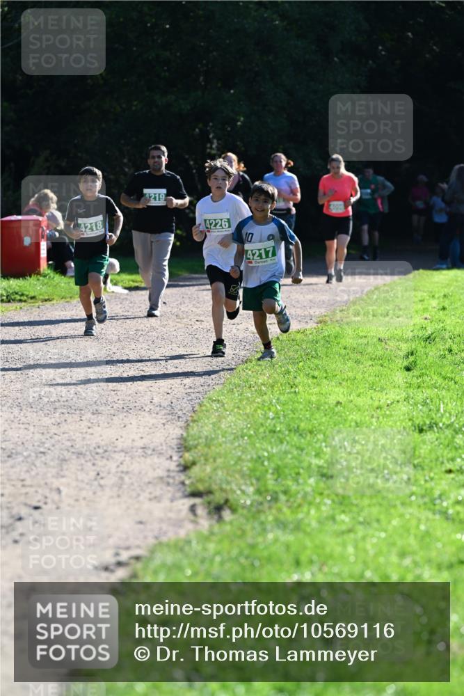27.09.2026 - 35. Volkslauf durch das schöne Alstertal Dr. Thomas Lammeyer http://msf.ph/oto/10569116 27.09.2026 10:56:15 Laufen 4219, 4218, 4226, 10, 4217 meine-sportfotos.de