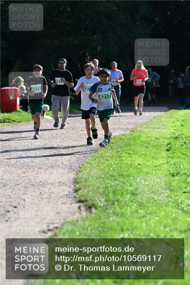 27.09.2026 - 35. Volkslauf durch das schöne Alstertal Dr. Thomas Lammeyer http://msf.ph/oto/10569117 27.09.2026 10:56:15 Laufen 421, 4218, 422, 10, 4217 meine-sportfotos.de