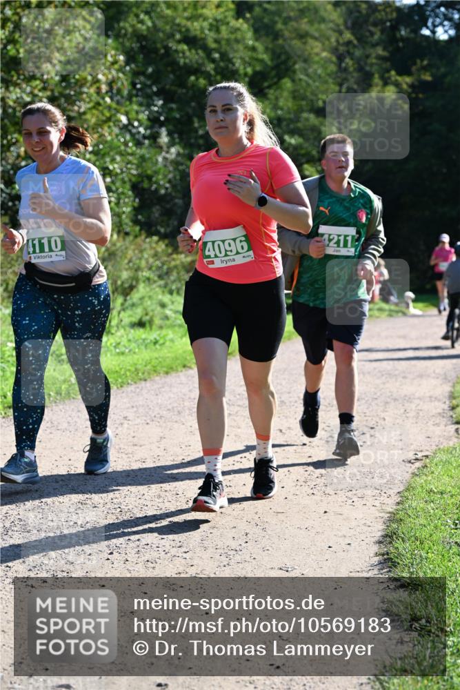 27.09.2026 - 35. Volkslauf durch das schöne Alstertal Dr. Thomas Lammeyer http://msf.ph/oto/10569183 27.09.2026 10:56:26 Laufen 4110, 4096, 4211 meine-sportfotos.de