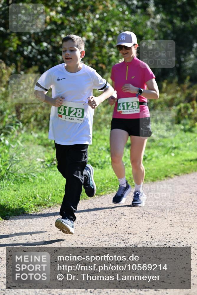 27.09.2026 - 35. Volkslauf durch das schöne Alstertal Dr. Thomas Lammeyer http://msf.ph/oto/10569214 27.09.2026 10:56:32 Laufen 4128, 4129 meine-sportfotos.de