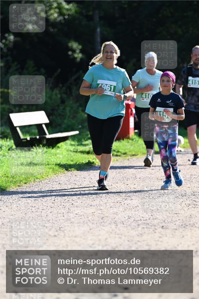 27.09.2026 - 35. Volkslauf durch das schöne Alstertal Dr. Thomas Lammeyer http://msf.ph/oto/10569382 27.09.2026 10:57:45 Laufen 961, 410, 115, 415 meine-sportfotos.de