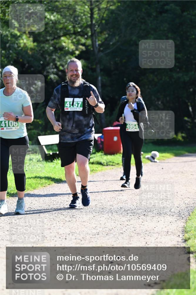 27.09.2026 - 35. Volkslauf durch das schöne Alstertal Dr. Thomas Lammeyer http://msf.ph/oto/10569409 27.09.2026 10:57:50 Laufen 4106, 4157, 4954 meine-sportfotos.de