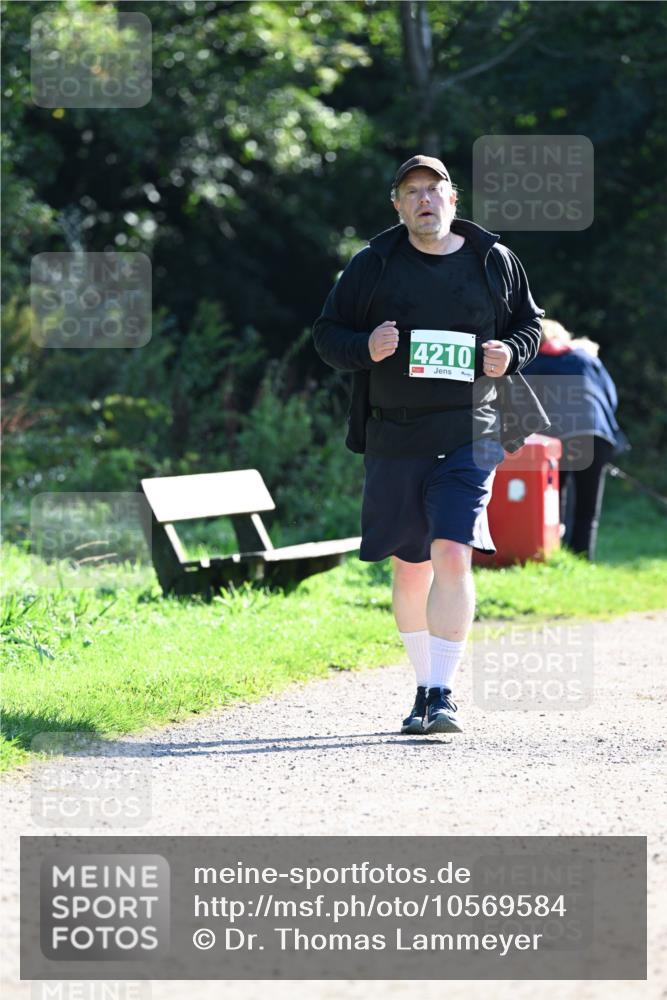 27.09.2026 - 35. Volkslauf durch das schöne Alstertal Dr. Thomas Lammeyer http://msf.ph/oto/10569584 27.09.2026 10:58:41 Laufen 4210 meine-sportfotos.de