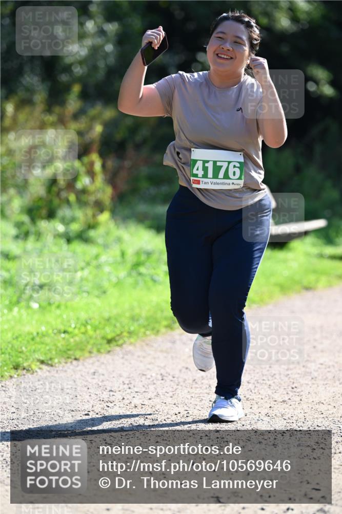 27.09.2026 - 35. Volkslauf durch das schöne Alstertal Dr. Thomas Lammeyer http://msf.ph/oto/10569646 27.09.2026 10:59:10 Laufen 4176 meine-sportfotos.de