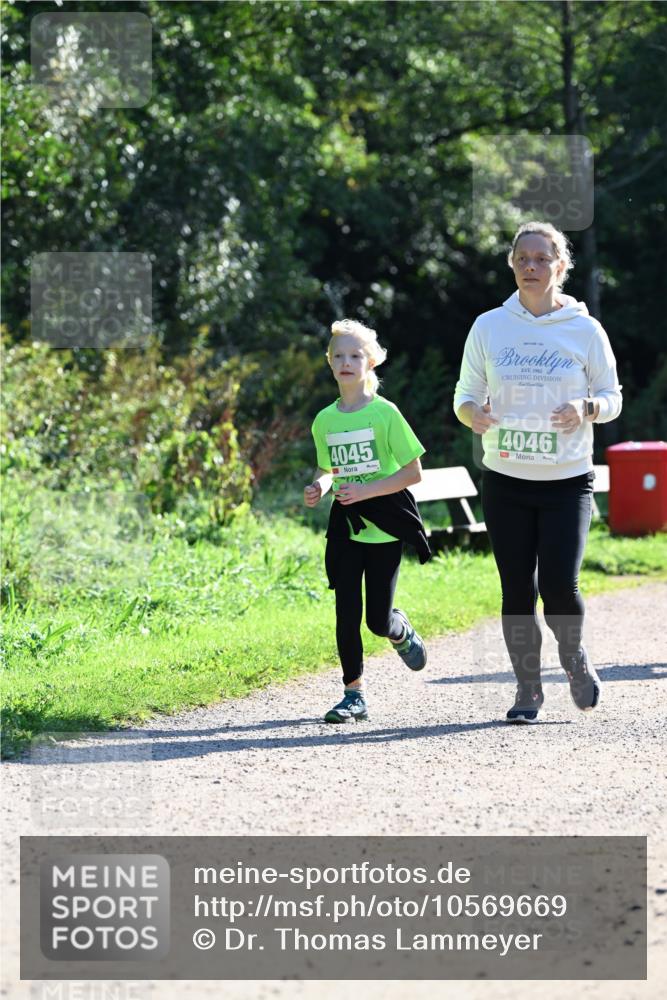 27.09.2026 - 35. Volkslauf durch das schöne Alstertal Dr. Thomas Lammeyer http://msf.ph/oto/10569669 27.09.2026 10:59:37 Laufen 4045, 4046 meine-sportfotos.de