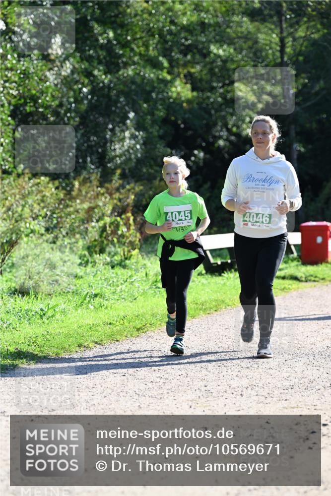 27.09.2026 - 35. Volkslauf durch das schöne Alstertal Dr. Thomas Lammeyer http://msf.ph/oto/10569671 27.09.2026 10:59:38 Laufen 4045, 4046 meine-sportfotos.de