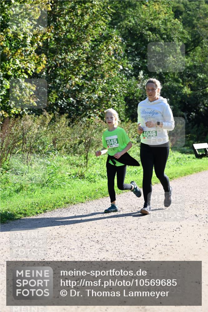 27.09.2026 - 35. Volkslauf durch das schöne Alstertal Dr. Thomas Lammeyer http://msf.ph/oto/10569685 27.09.2026 10:59:39 Laufen 4045, 4046 meine-sportfotos.de