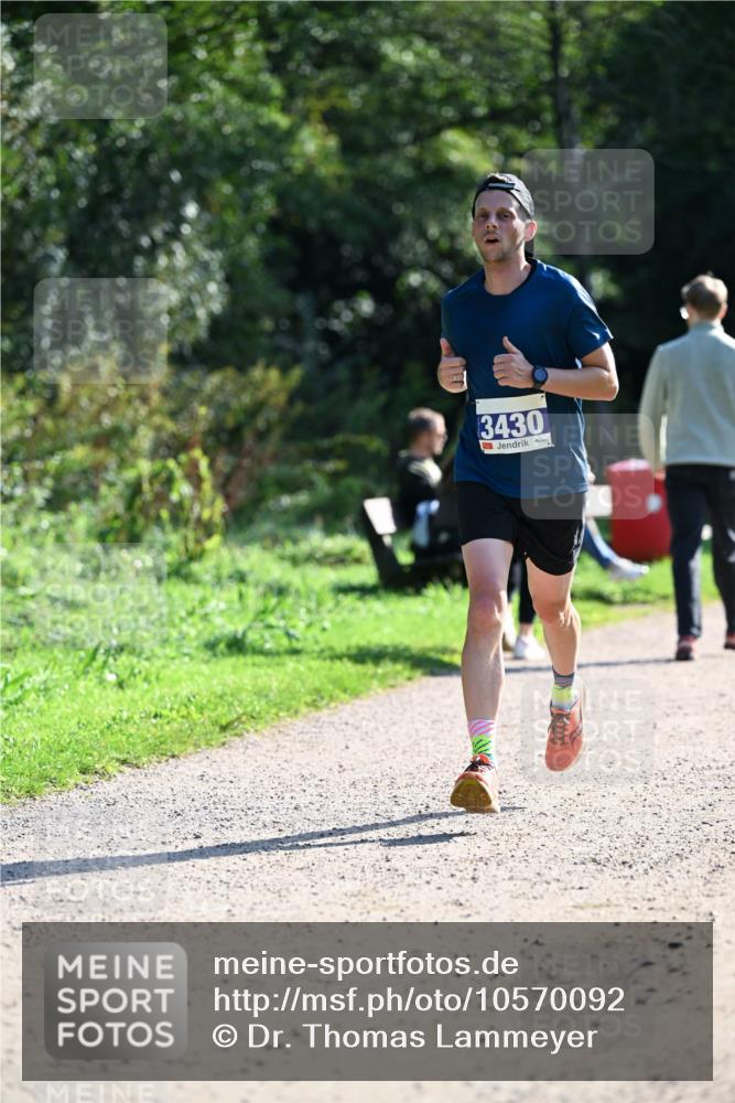 27.09.2026 - 35. Volkslauf durch das schöne Alstertal Dr. Thomas Lammeyer http://msf.ph/oto/10570092 27.09.2026 11:09:21 Laufen 3430 meine-sportfotos.de