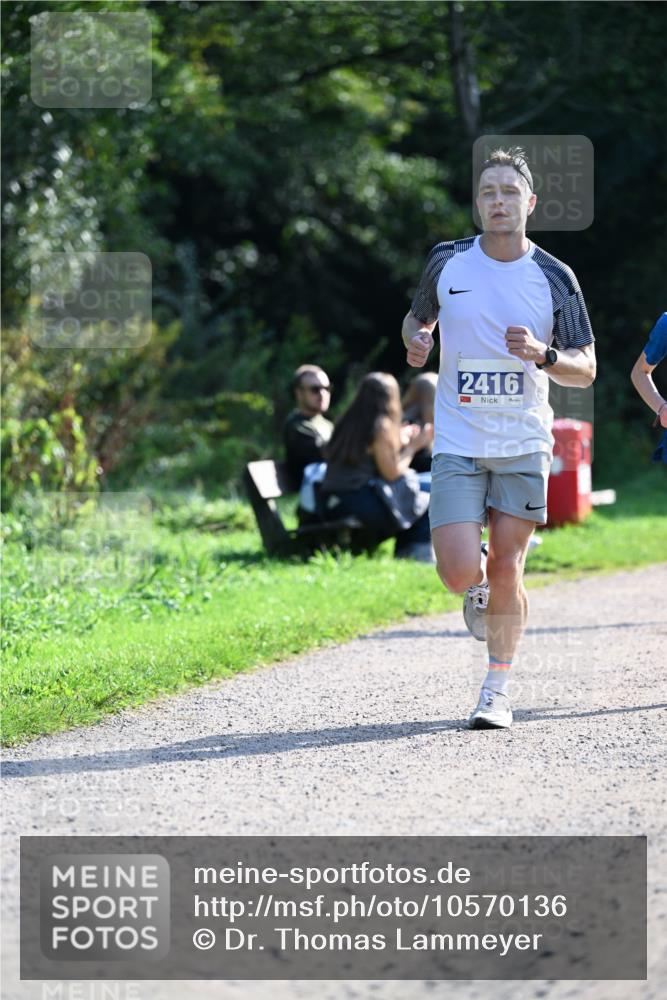 27.09.2026 - 35. Volkslauf durch das schöne Alstertal Dr. Thomas Lammeyer http://msf.ph/oto/10570136 27.09.2026 11:09:55 Laufen 2416 meine-sportfotos.de