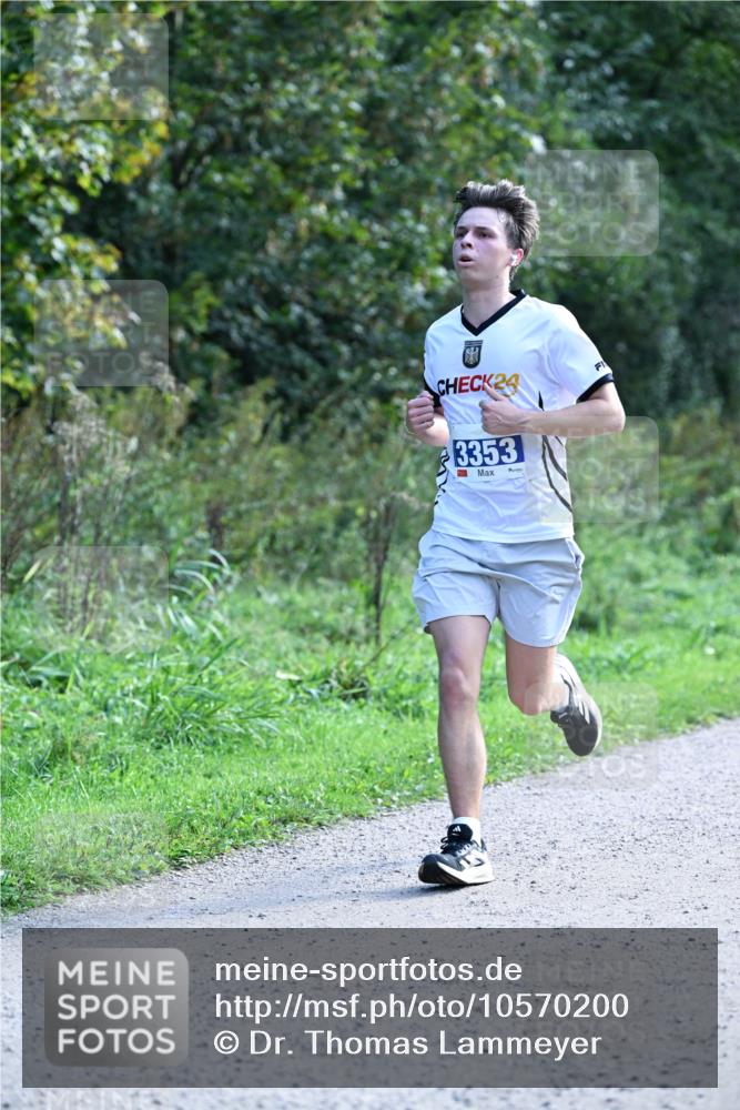 27.09.2026 - 35. Volkslauf durch das schöne Alstertal Dr. Thomas Lammeyer http://msf.ph/oto/10570200 27.09.2026 11:10:30 Laufen 24, 3353 meine-sportfotos.de