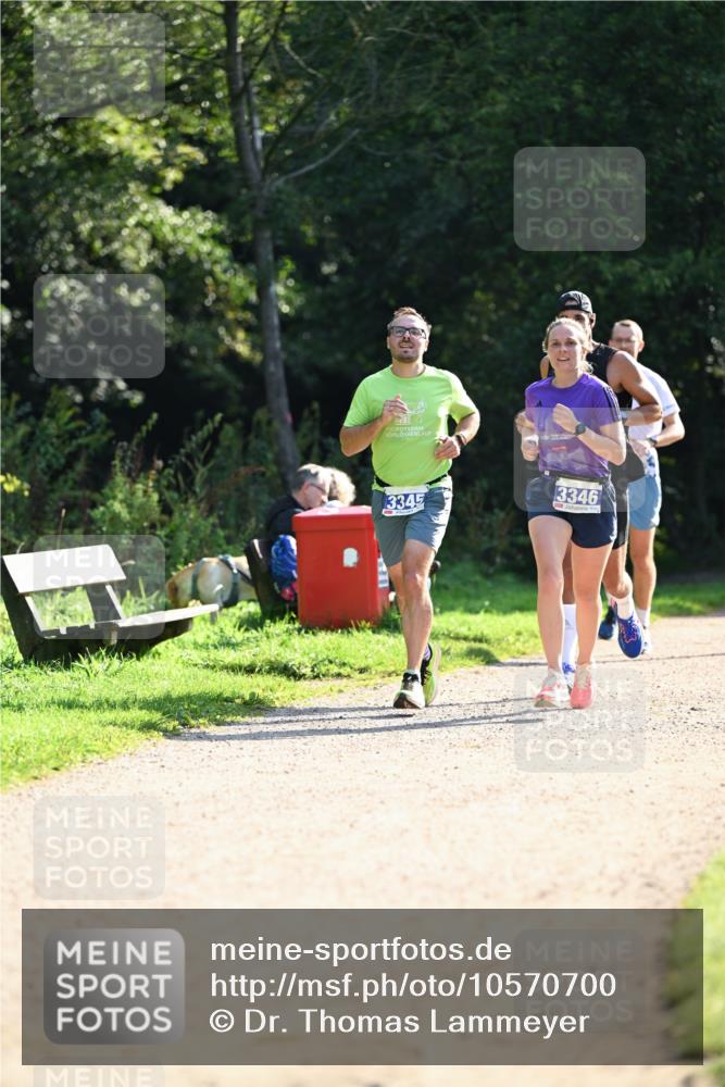 27.09.2026 - 35. Volkslauf durch das schöne Alstertal Dr. Thomas Lammeyer http://msf.ph/oto/10570700 27.09.2026 11:15:17 Laufen 3345, 3346, 1 meine-sportfotos.de