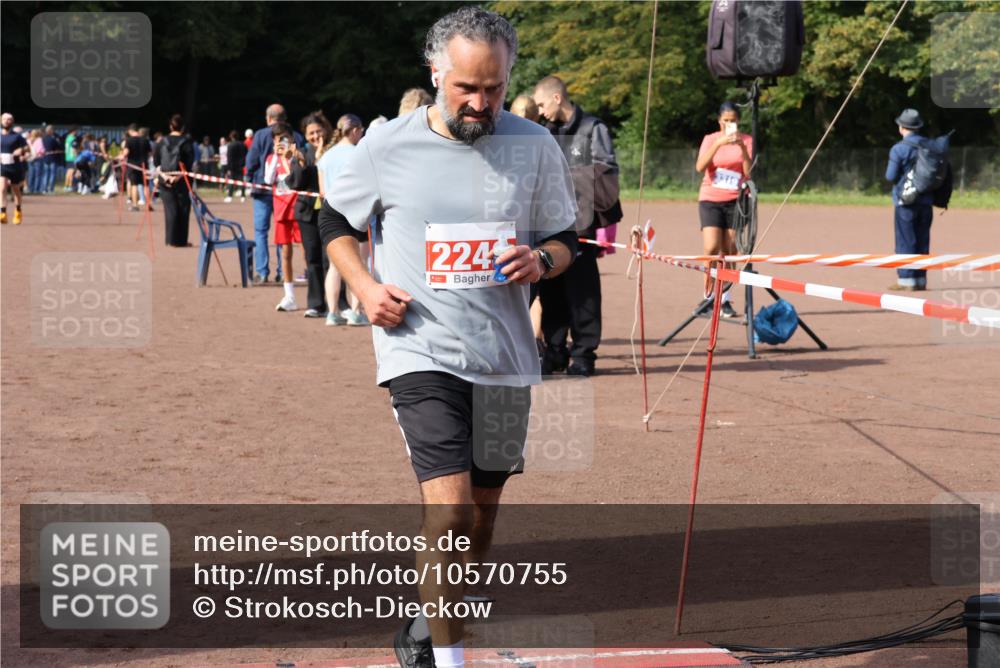 27.09.2026 - 35. Volkslauf durch das schöne Alstertal Strokosch-Dieckow http://msf.ph/oto/10570755 27.09.2026 12:18:31 Ziel 1082, 2243 meine-sportfotos.de