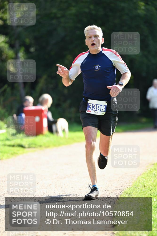 27.09.2026 - 35. Volkslauf durch das schöne Alstertal Dr. Thomas Lammeyer http://msf.ph/oto/10570854 27.09.2026 11:15:55 Laufen 3398 meine-sportfotos.de