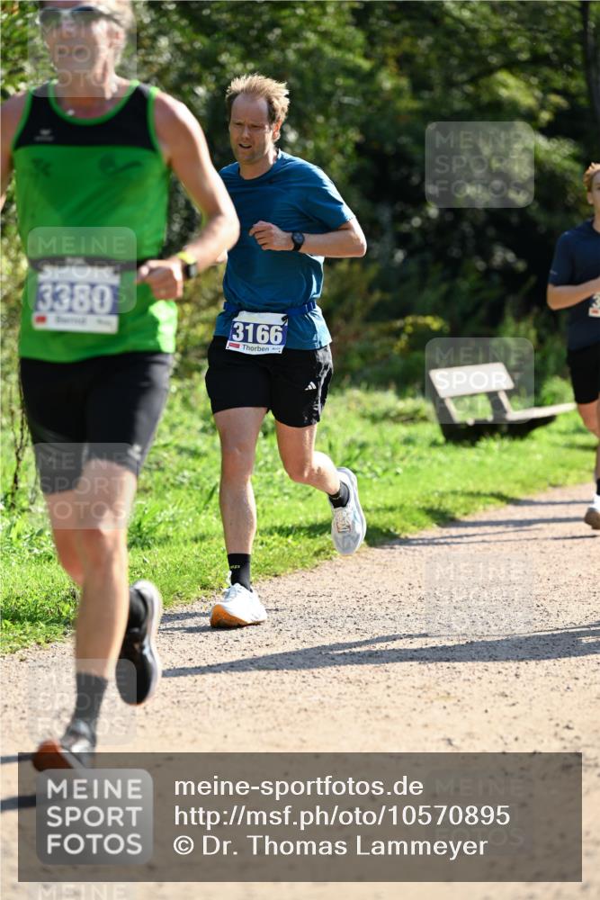 27.09.2026 - 35. Volkslauf durch das schöne Alstertal Dr. Thomas Lammeyer http://msf.ph/oto/10570895 27.09.2026 11:16:04 Laufen 3380, 3166 meine-sportfotos.de