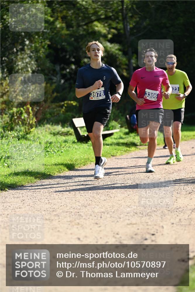 27.09.2026 - 35. Volkslauf durch das schöne Alstertal Dr. Thomas Lammeyer http://msf.ph/oto/10570897 27.09.2026 11:16:05 Laufen 23, 3306, 3978 meine-sportfotos.de