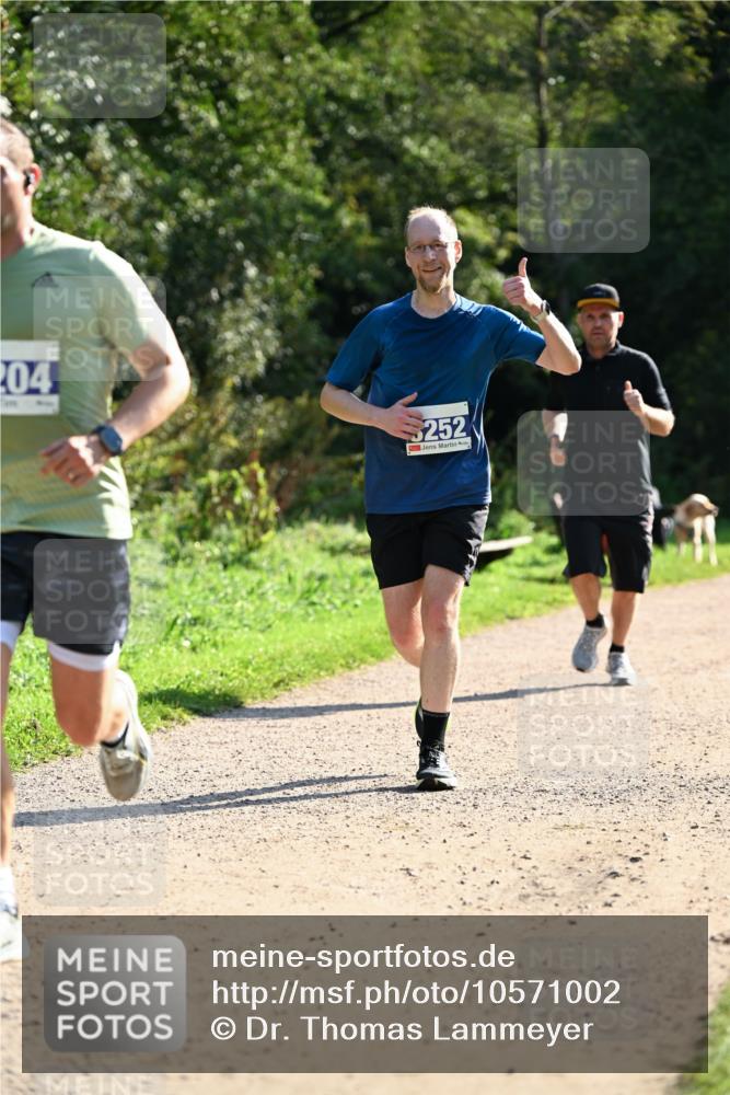 27.09.2026 - 35. Volkslauf durch das schöne Alstertal Dr. Thomas Lammeyer http://msf.ph/oto/10571002 27.09.2026 11:16:36 Laufen 204, 252 meine-sportfotos.de