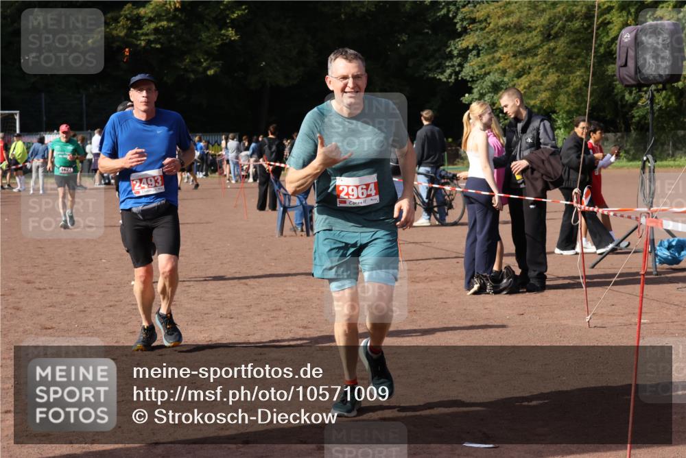 27.09.2026 - 35. Volkslauf durch das schöne Alstertal Strokosch-Dieckow http://msf.ph/oto/10571009 27.09.2026 12:19:00 Ziel 1055, 1627, 1716, 2153, 2493, 2964 meine-sportfotos.de