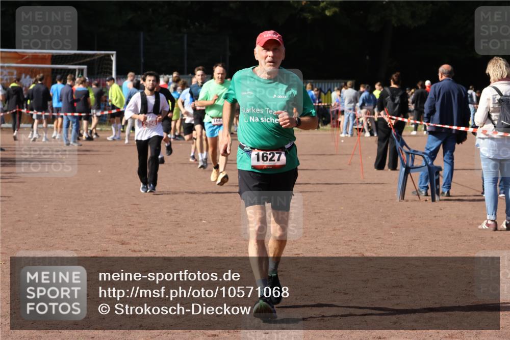 27.09.2026 - 35. Volkslauf durch das schöne Alstertal Strokosch-Dieckow http://msf.ph/oto/10571068 27.09.2026 12:19:06 Ziel 1580, 1627, 1665, 2153, 2956 meine-sportfotos.de