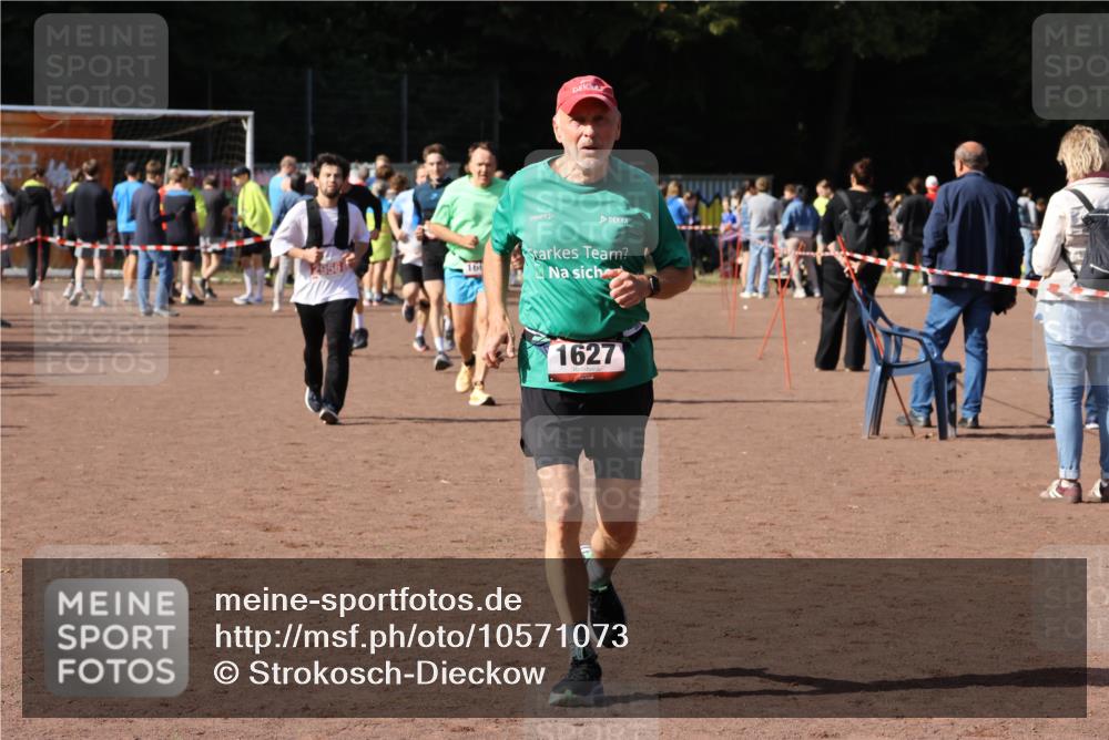 27.09.2026 - 35. Volkslauf durch das schöne Alstertal Strokosch-Dieckow http://msf.ph/oto/10571073 27.09.2026 12:19:07 Ziel 1580, 1627, 1665, 2283, 2956 meine-sportfotos.de