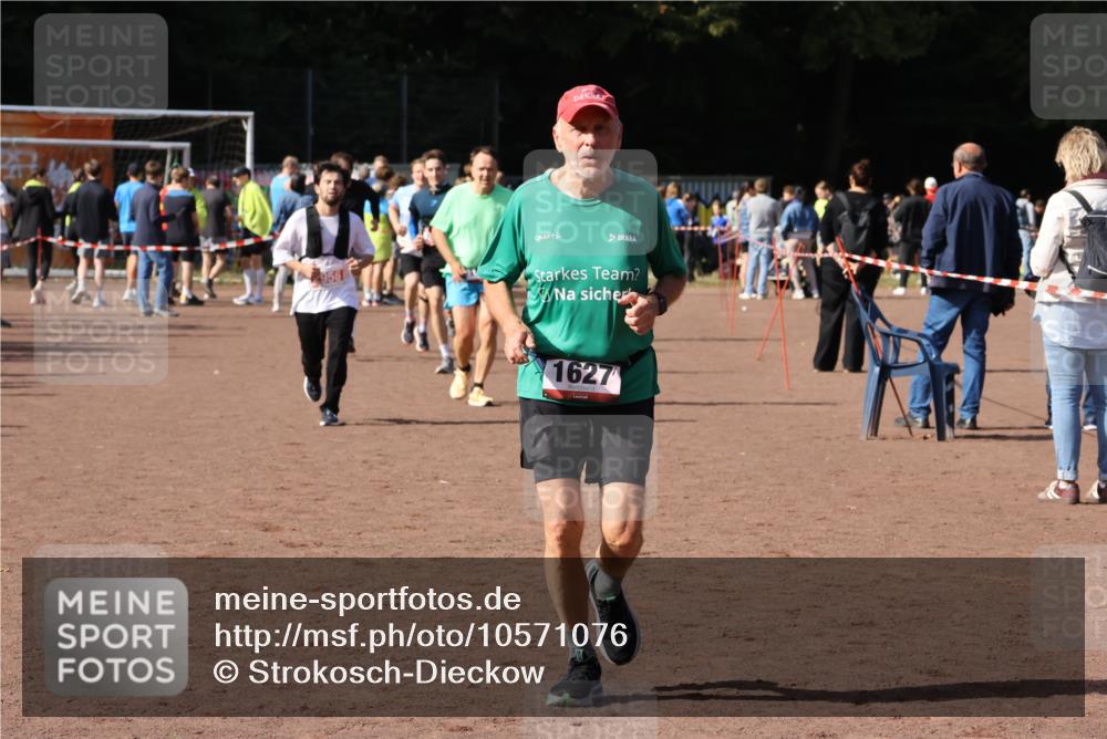 27.09.2026 - 35. Volkslauf durch das schöne Alstertal Strokosch-Dieckow http://msf.ph/oto/10571076 27.09.2026 12:19:07 Ziel 1580, 1627, 1665, 2283, 2956 meine-sportfotos.de