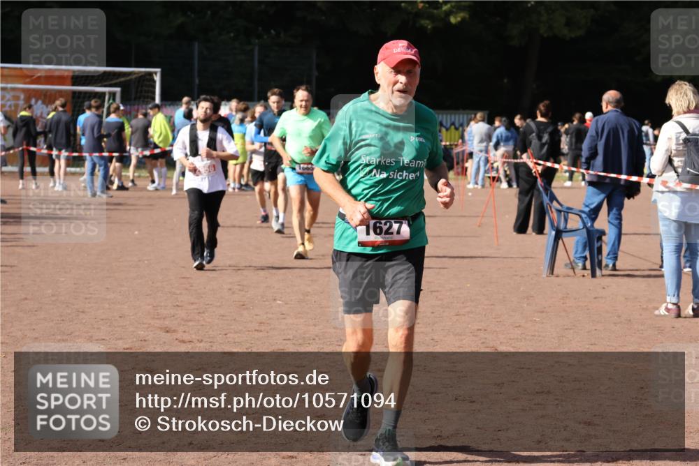 27.09.2026 - 35. Volkslauf durch das schöne Alstertal Strokosch-Dieckow http://msf.ph/oto/10571094 27.09.2026 12:19:07 Ziel 1580, 1627, 1665, 2283, 2956 meine-sportfotos.de