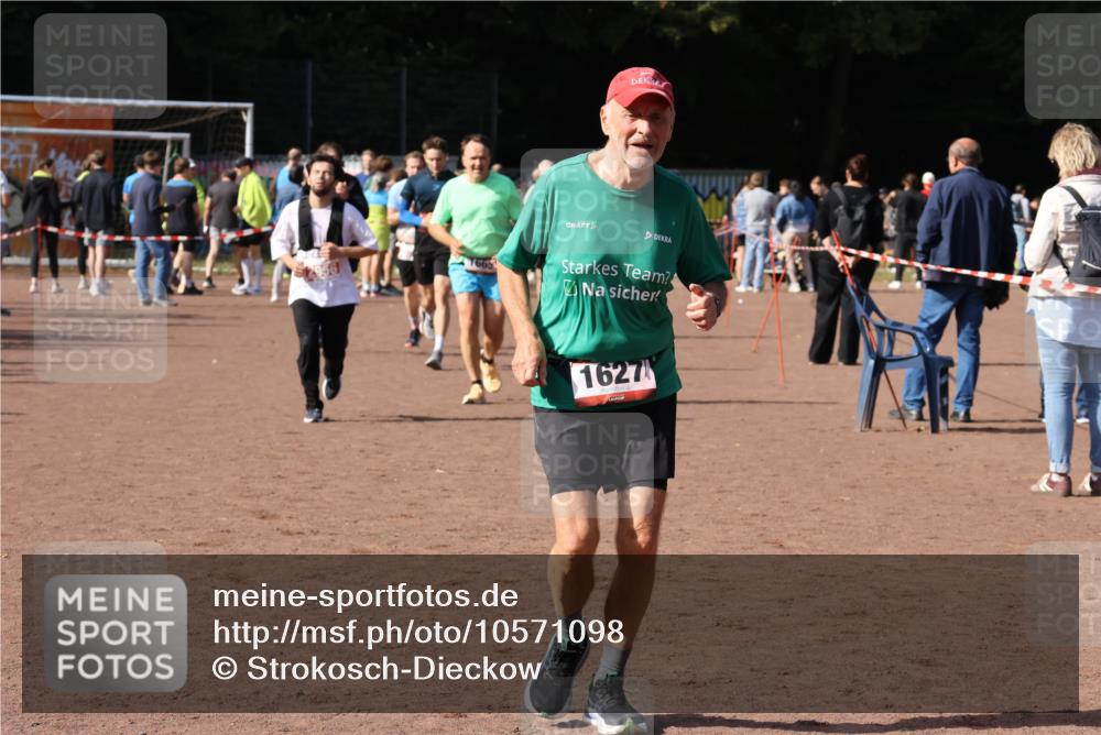 27.09.2026 - 35. Volkslauf durch das schöne Alstertal Strokosch-Dieckow http://msf.ph/oto/10571098 27.09.2026 12:19:07 Ziel 1580, 1627, 1665, 2283, 2956 meine-sportfotos.de