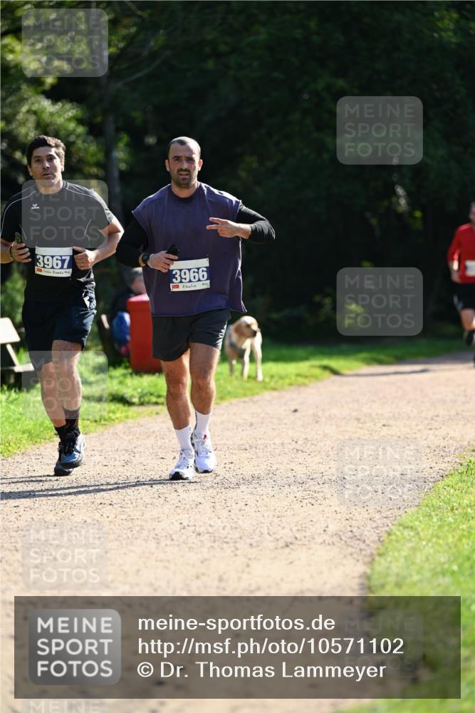 27.09.2026 - 35. Volkslauf durch das schöne Alstertal Dr. Thomas Lammeyer http://msf.ph/oto/10571102 27.09.2026 11:17:14 Laufen 3967, 3966 meine-sportfotos.de