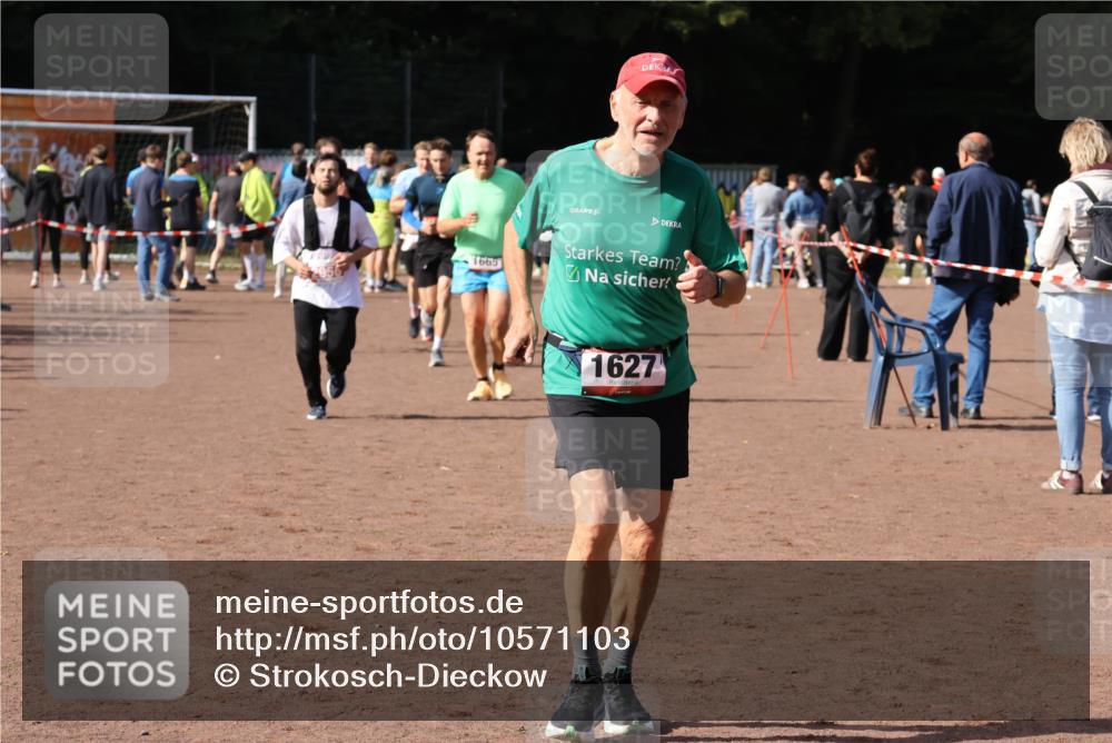 27.09.2026 - 35. Volkslauf durch das schöne Alstertal Strokosch-Dieckow http://msf.ph/oto/10571103 27.09.2026 12:19:07 Ziel 1580, 1627, 1665, 2283, 2956 meine-sportfotos.de
