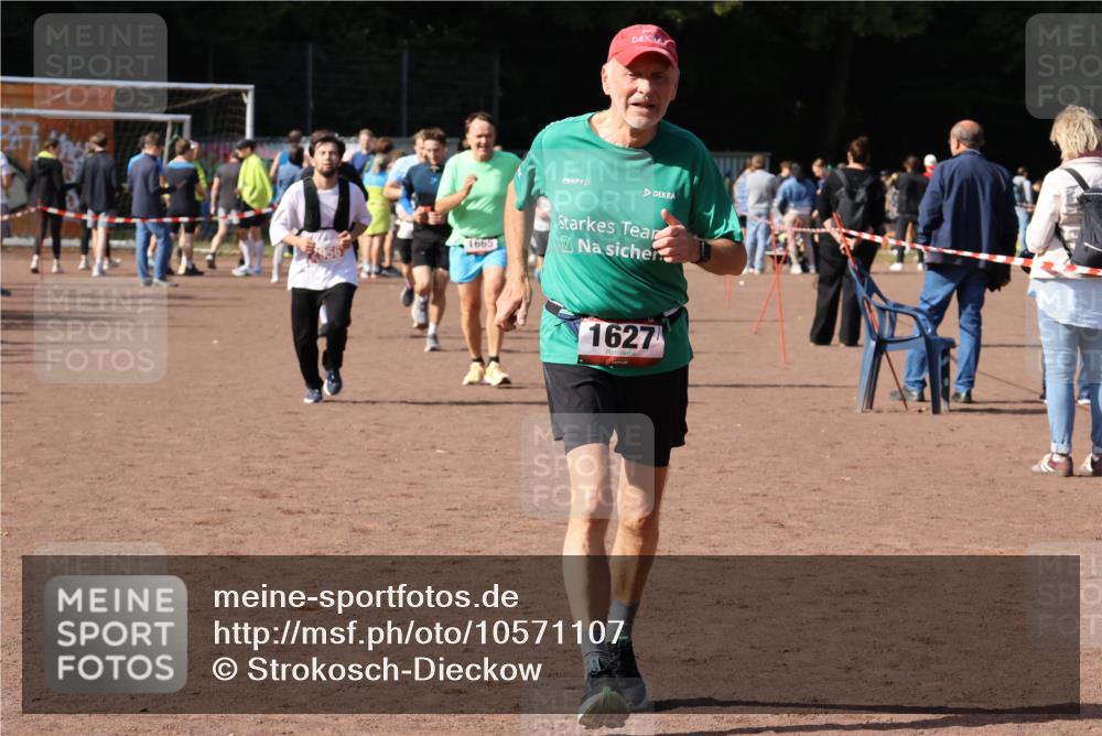 27.09.2026 - 35. Volkslauf durch das schöne Alstertal Strokosch-Dieckow http://msf.ph/oto/10571107 27.09.2026 12:19:07 Ziel 1580, 1627, 1665, 2283, 2956 meine-sportfotos.de