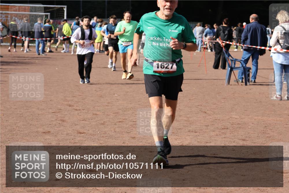 27.09.2026 - 35. Volkslauf durch das schöne Alstertal Strokosch-Dieckow http://msf.ph/oto/10571111 27.09.2026 12:19:07 Ziel 1580, 1627, 1665, 2283, 2956 meine-sportfotos.de