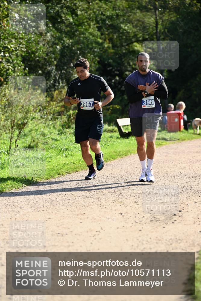 27.09.2026 - 35. Volkslauf durch das schöne Alstertal Dr. Thomas Lammeyer http://msf.ph/oto/10571113 27.09.2026 11:17:15 Laufen 3967, 3966 meine-sportfotos.de