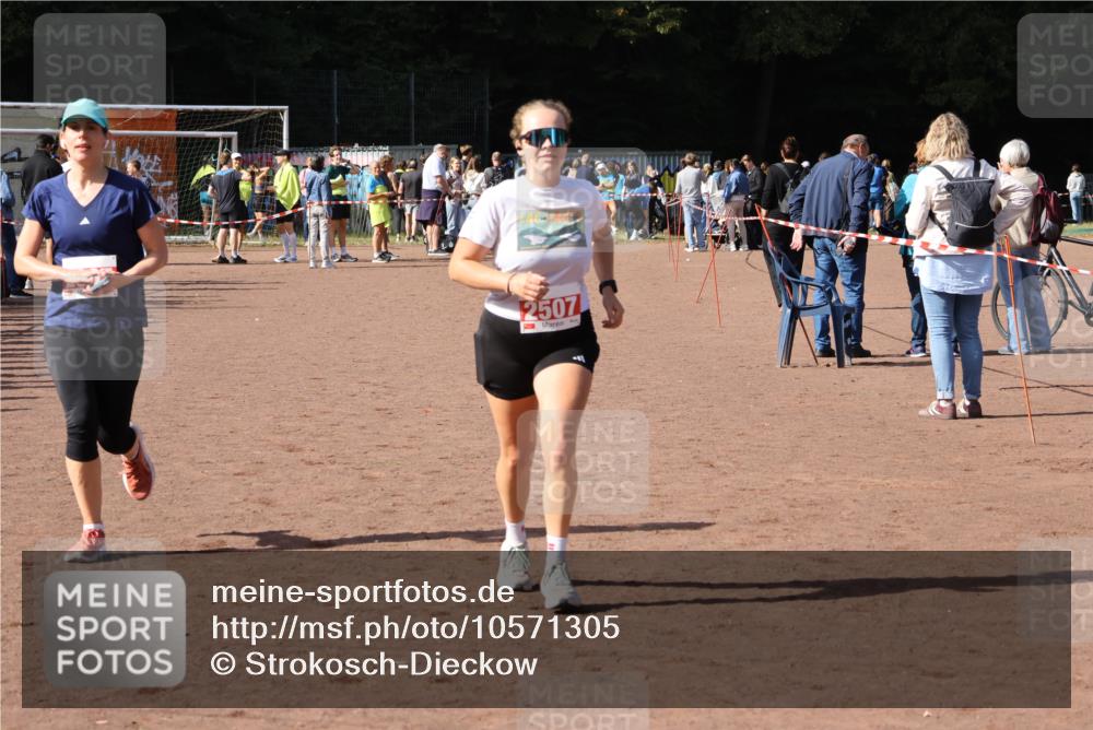 27.09.2026 - 35. Volkslauf durch das schöne Alstertal Strokosch-Dieckow http://msf.ph/oto/10571305 27.09.2026 12:19:28 Ziel 2007, 2507 meine-sportfotos.de