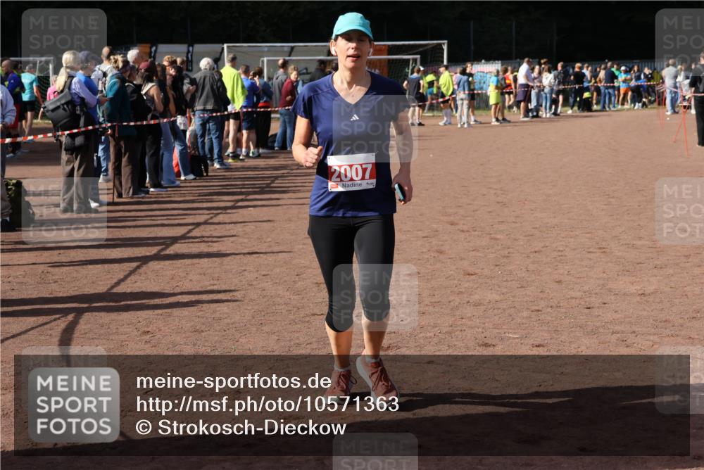 27.09.2026 - 35. Volkslauf durch das schöne Alstertal Strokosch-Dieckow http://msf.ph/oto/10571363 27.09.2026 12:19:29 Ziel 2007, 2507 meine-sportfotos.de