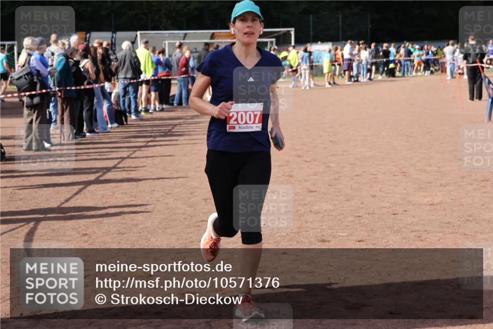 27.09.2026 - 35. Volkslauf durch das schöne Alstertal Strokosch-Dieckow http://msf.ph/oto/10571376 27.09.2026 12:19:29 Ziel 2007, 2507 meine-sportfotos.de