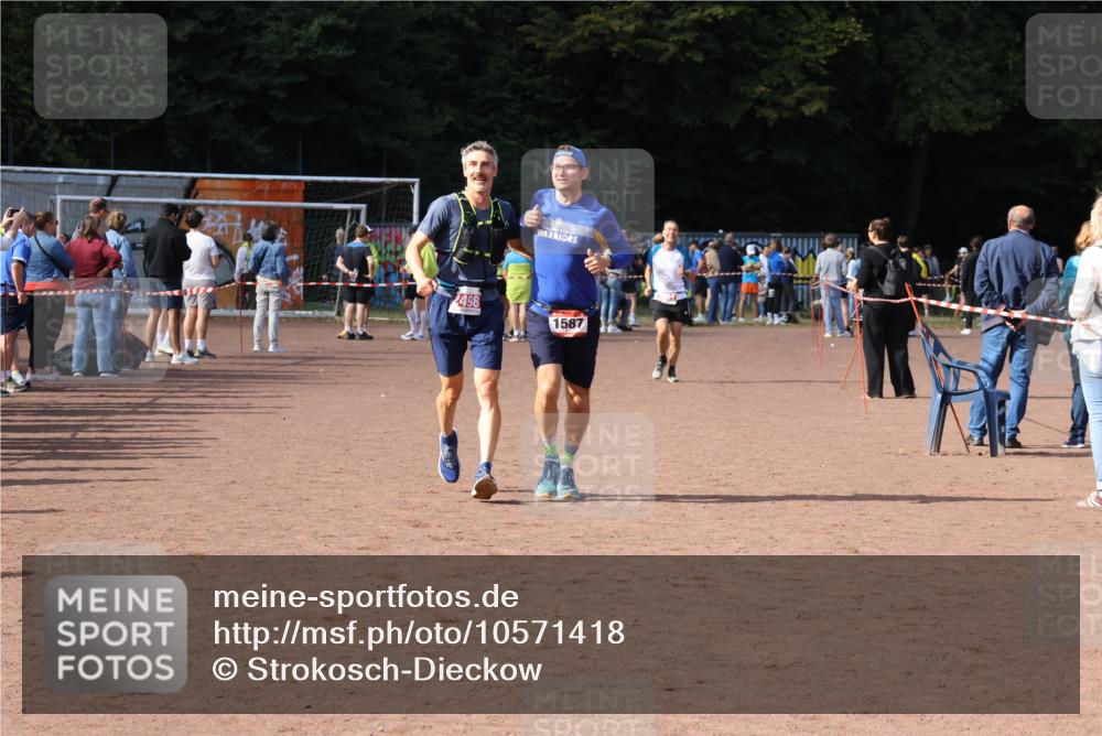 27.09.2026 - 35. Volkslauf durch das schöne Alstertal Strokosch-Dieckow http://msf.ph/oto/10571418 27.09.2026 12:19:47 Ziel 1587, 2498 meine-sportfotos.de