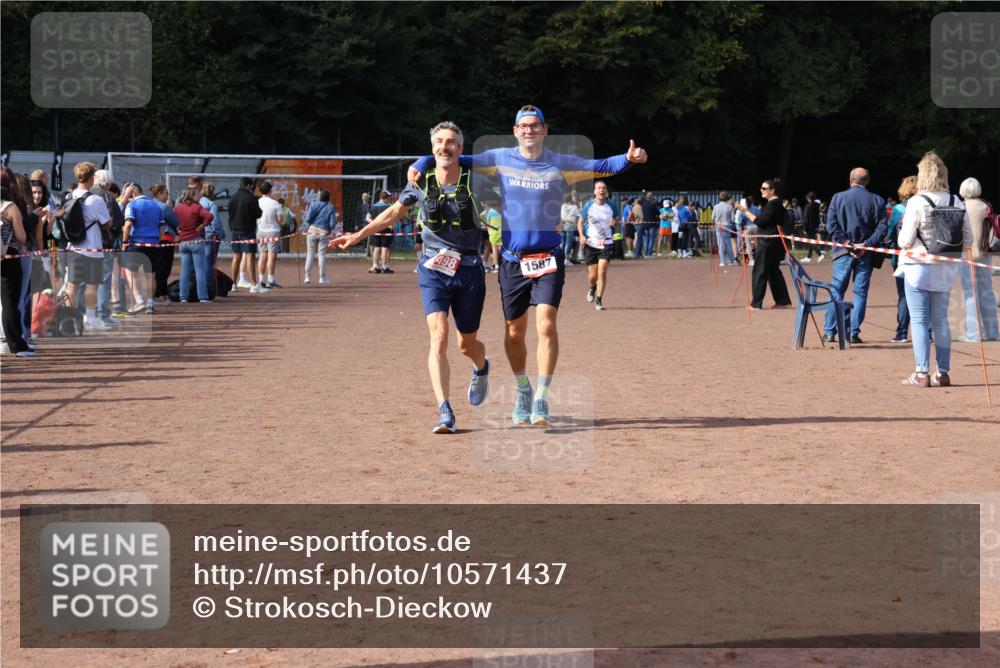 27.09.2026 - 35. Volkslauf durch das schöne Alstertal Strokosch-Dieckow http://msf.ph/oto/10571437 27.09.2026 12:19:48 Ziel 1587, 2498 meine-sportfotos.de