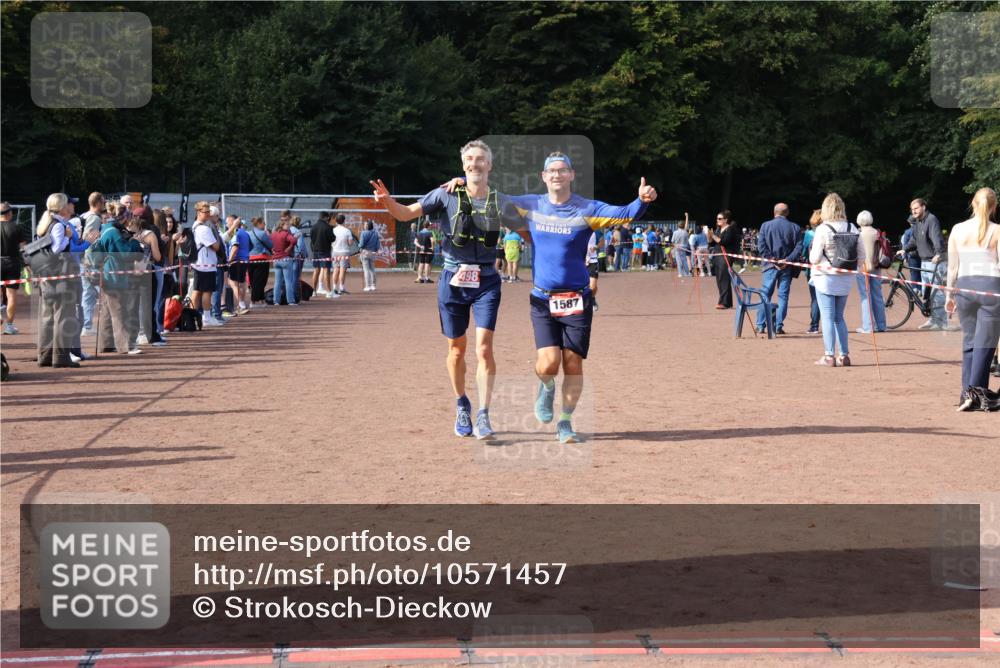 27.09.2026 - 35. Volkslauf durch das schöne Alstertal Strokosch-Dieckow http://msf.ph/oto/10571457 27.09.2026 12:19:49 Ziel 1587, 2051, 2498 meine-sportfotos.de