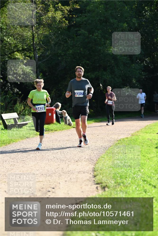 27.09.2026 - 35. Volkslauf durch das schöne Alstertal Dr. Thomas Lammeyer http://msf.ph/oto/10571461 27.09.2026 11:19:08 Laufen 3428, 3317, 1, 1 meine-sportfotos.de