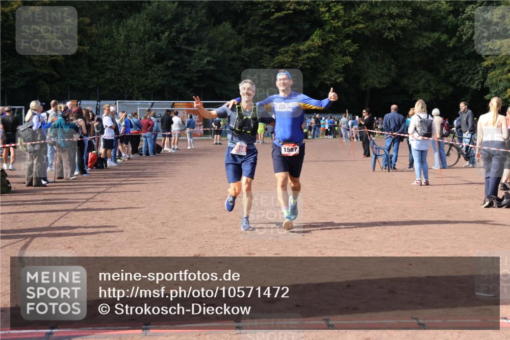 27.09.2026 - 35. Volkslauf durch das schöne Alstertal Strokosch-Dieckow http://msf.ph/oto/10571472 27.09.2026 12:19:49 Ziel 1587, 2051, 2498 meine-sportfotos.de