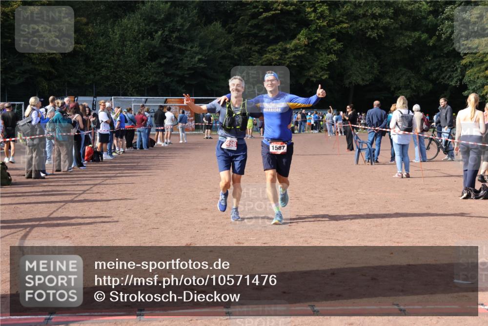 27.09.2026 - 35. Volkslauf durch das schöne Alstertal Strokosch-Dieckow http://msf.ph/oto/10571476 27.09.2026 12:19:49 Ziel 1587, 2051, 2498 meine-sportfotos.de