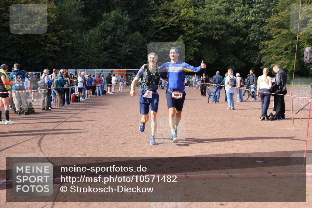 27.09.2026 - 35. Volkslauf durch das schöne Alstertal Strokosch-Dieckow http://msf.ph/oto/10571482 27.09.2026 12:19:50 Ziel 1587, 2051, 2498 meine-sportfotos.de