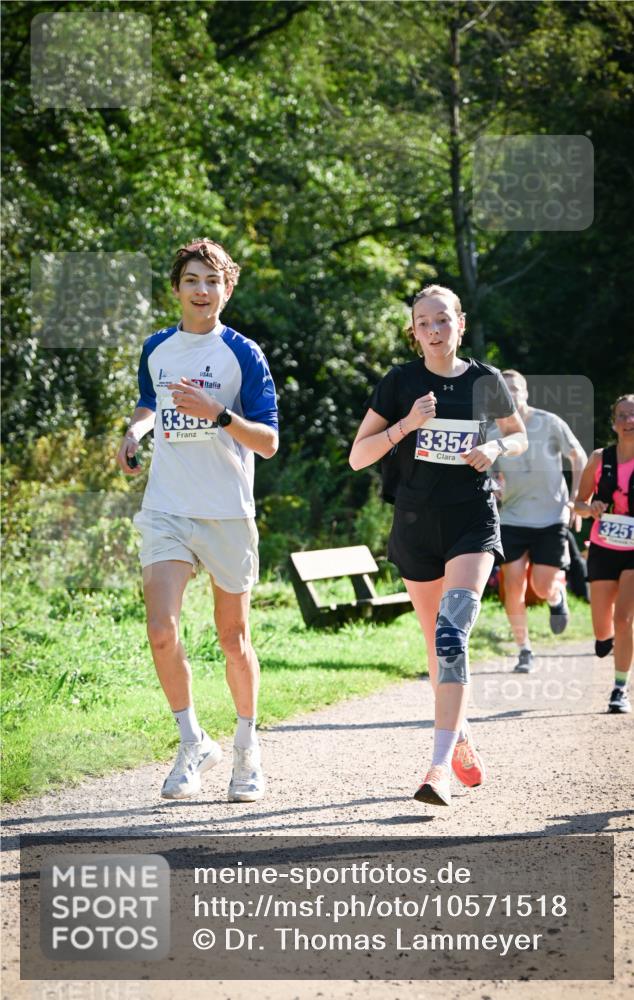 27.09.2026 - 35. Volkslauf durch das schöne Alstertal Dr. Thomas Lammeyer http://msf.ph/oto/10571518 27.09.2026 11:19:22 Laufen 3355, 3354, 3251 meine-sportfotos.de